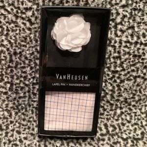 Van Heusen Lapel Pin/Handkerchief Set